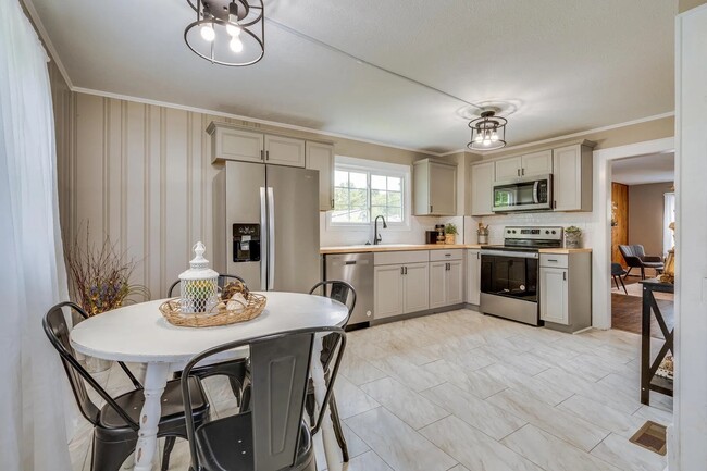 Building Photo - 237 Randolph St