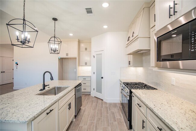 Building Photo - 4867 Farmhouse St