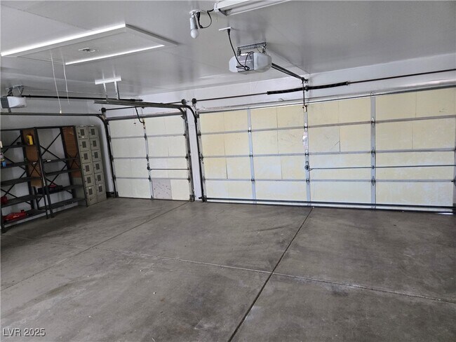 Building Photo - 1405 Termas