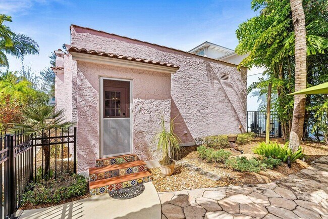 Building Photo - 217 Coconut Ave