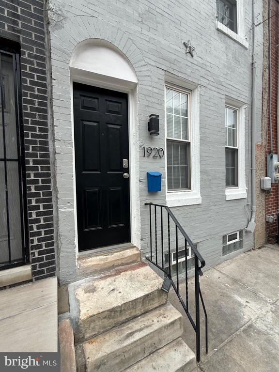 Building Photo - 1920 N Darien St