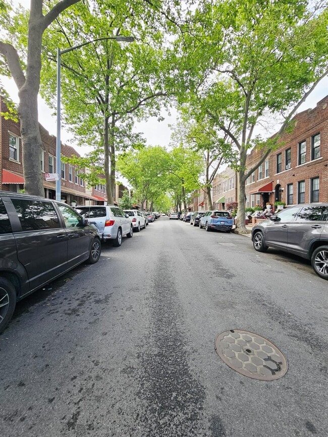 Building Photo - 176 E 93rd St