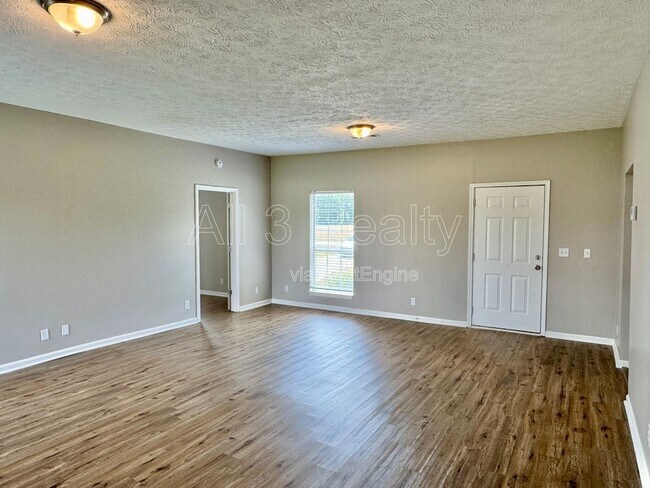 Building Photo - 1520 Hogan Rd