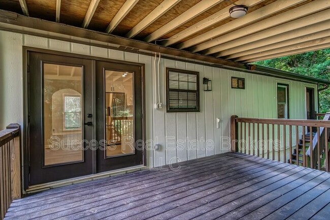 Building Photo - 4734 N Springs Rd NW