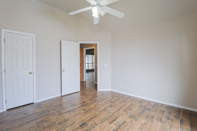 Building Photo - 3 Bed 2 Bath in Jenks - Available Now!