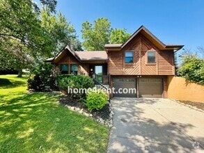 Building Photo - Spacious Liberty Home w/ an Updated Kitche...