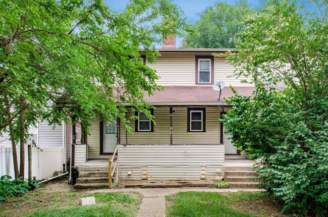 Building Photo - 383 E 13th Ave