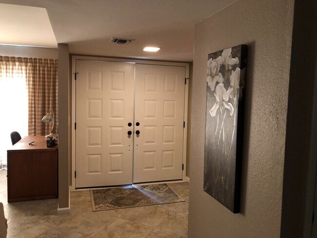 Building Photo - 45+ Active Adult Resort Community Updated Golf Course Property Available APRIL 2026 through Decem...