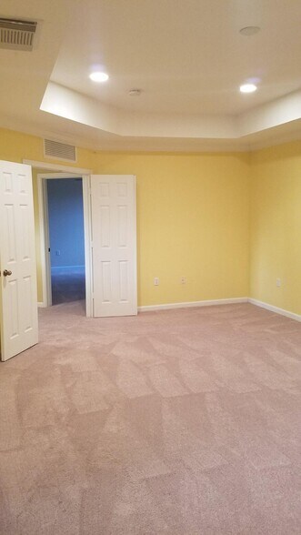 Building Photo - 1445 E Bexley Park Dr