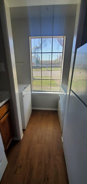 Building Photo - 129 S Las Vegas Trail