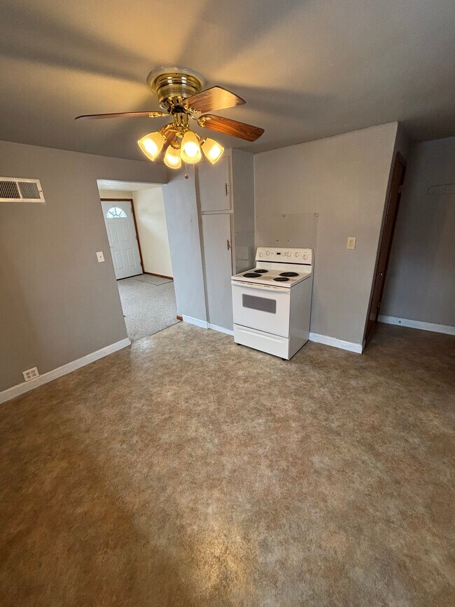 Building Photo - 1516 E Pauline St