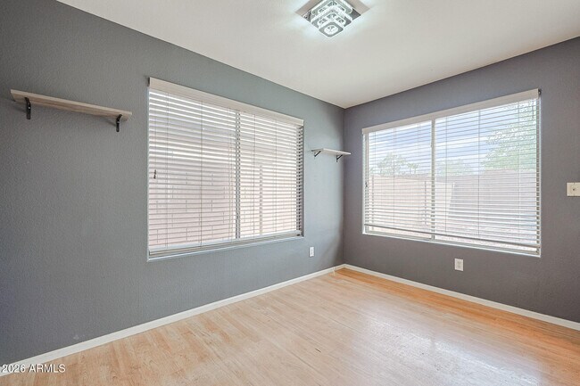 Building Photo - 5245 N 125th Ave