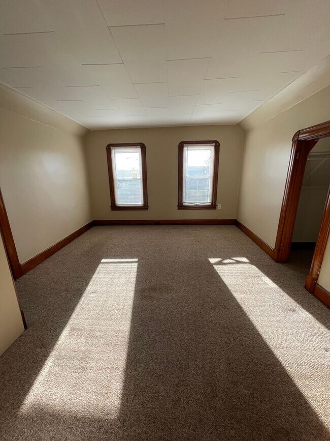 Building Photo - Cleveland Street