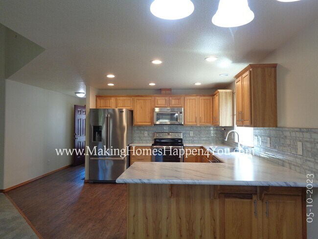 Building Photo - 405 Lavender St