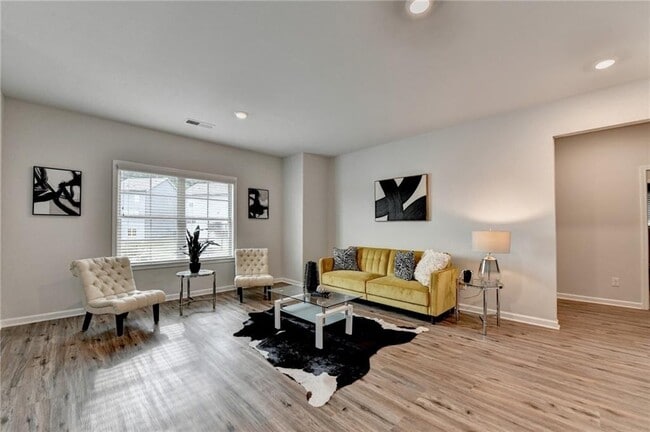 Building Photo - 2017 Yvette Wy