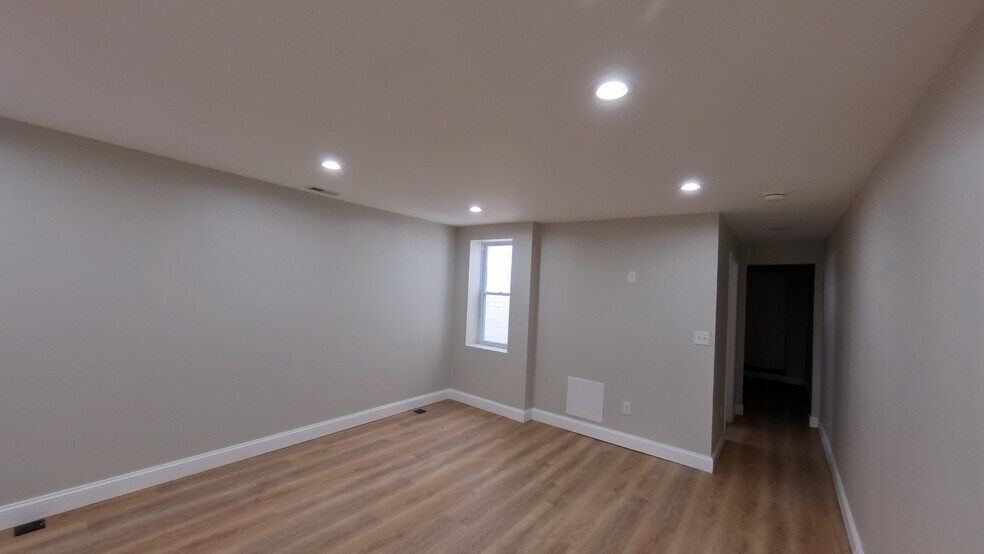 Living Room - 4646 York Rd