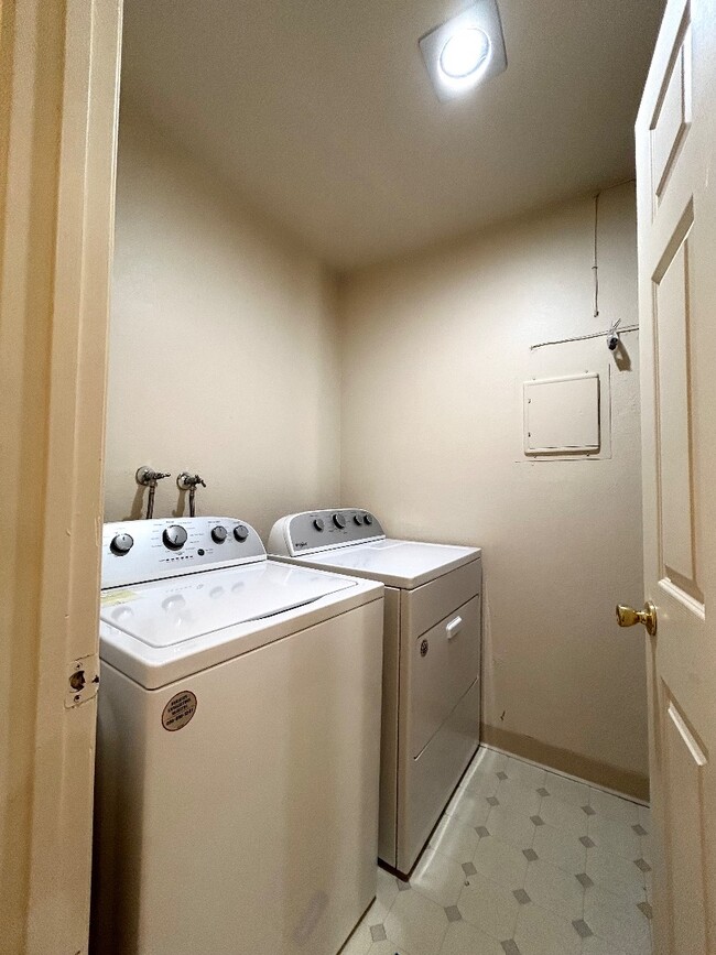 Building Photo - 942 Summerside Dr