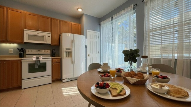 Building Photo - 3087 Seaview Castle Dr