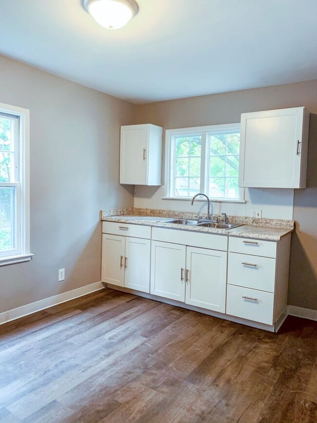 Building Photo - Charming 2BR North Columbus Home w/ Basement & Decorative Fireplace