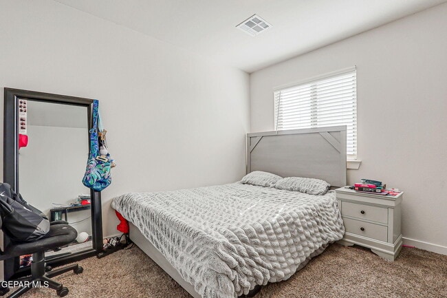 Building Photo - 12622 Zollinger Ave