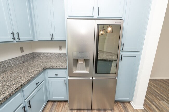 Building Photo - Amazing 3 Bedroom Condo available now! Totally loaded unit, schedule a tour today!