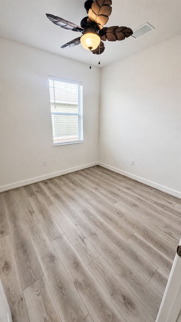 Building Photo - Annual UNFURNISHED 3-bed 2-bath condo in Stonehaven