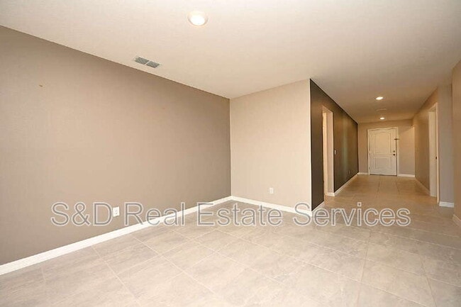 Building Photo - 1563 Swan Lake Cir