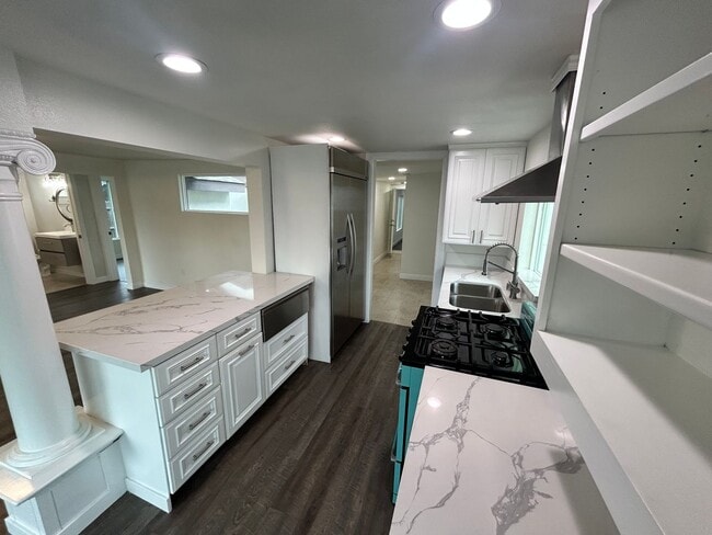 Building Photo - 3 Bedroom/2 Bath Home Located in Modesto