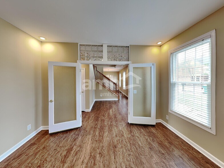 Building Photo - 1602 Solitude Ct