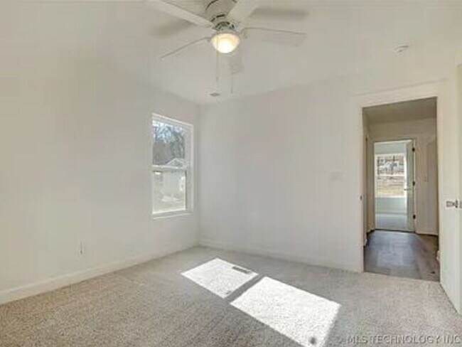 Building Photo - 3608 S 31st W Ave