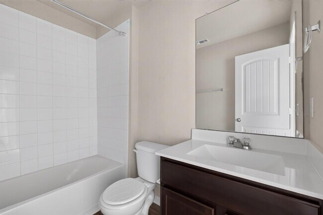 Building Photo - 402 Pentire Way