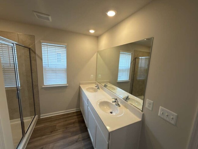 Building Photo - 8760 Whitman Dr