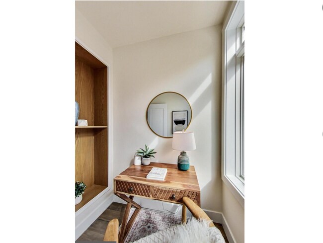 Building Photo - Stunning 2 Bed plus Den/ 2 Bath! New Const...