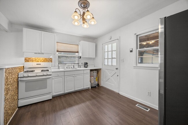 Building Photo - 2548 Jones St