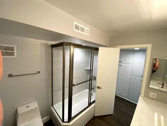 Building Photo - Coming Soon: Stylish 2-Bed Apartment with ...