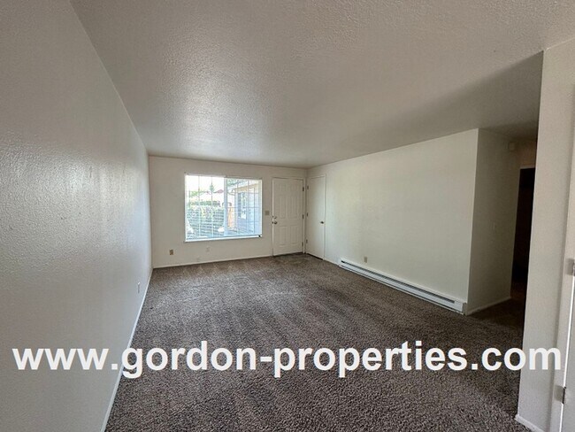 Building Photo - 4512 NE Lombard St