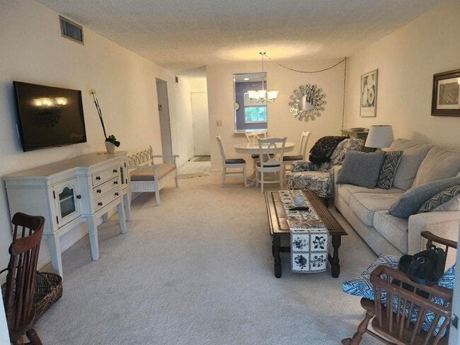 Building Photo - 330 NE 26th Ave