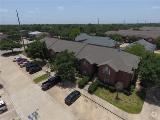 Building Photo - 905 Balcones Dr