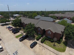 Building Photo - 905 Balcones Dr