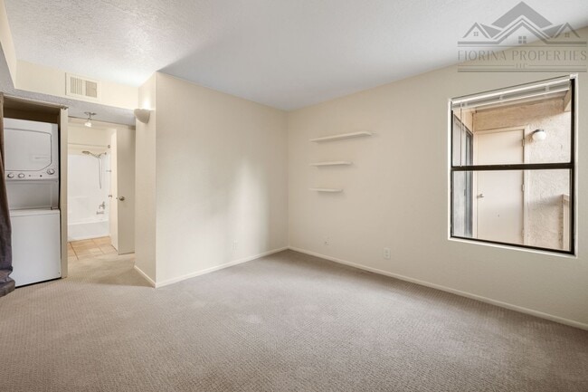 Building Photo - 1 MO. FREE RENT! UNFURNISHED Bright & Stylish Condo at The Reserve