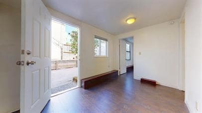 Building Photo - Beautiful 3 Bedroom 1.5 Bathroom with a Ga...
