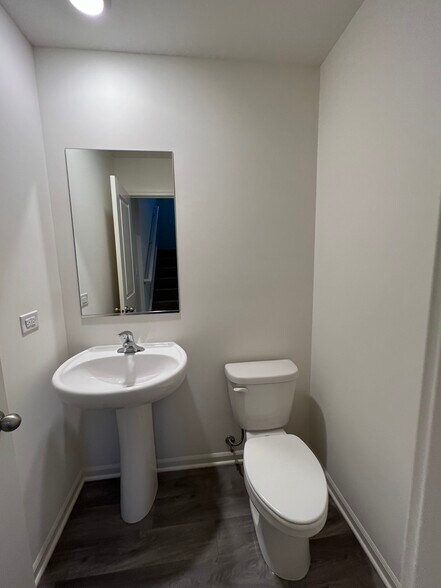 Building Photo - 217 Goldenrod Dr