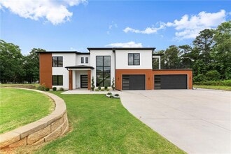 Building Photo - 151 S Pointe Dr