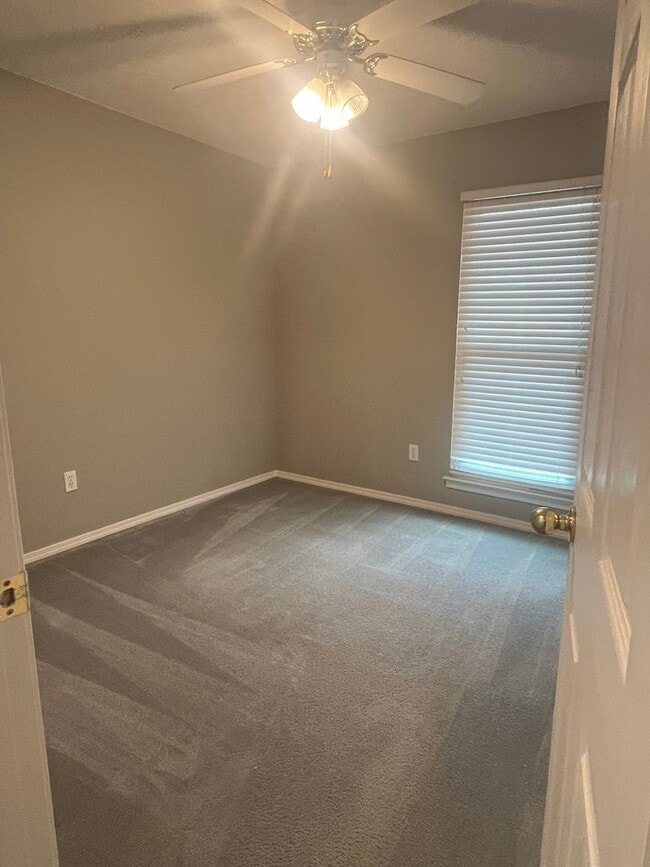 Building Photo - 13900 Ridgecrest Dr