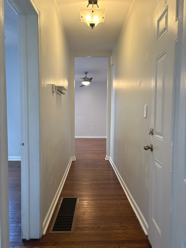 Building Photo - 5527 Pulaski Ave