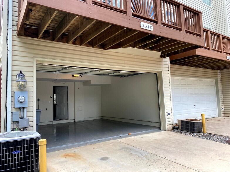 Two-car garage - 2348 Huntington Station Ct