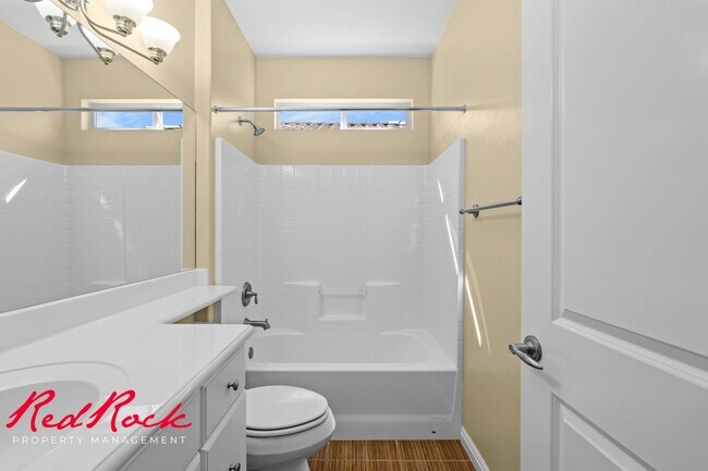 Building Photo - Sun River 2 Bedroom Home with Bonus Den! First Class Amenities!