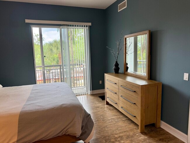 Building Photo - 2609 NE 14th Ave