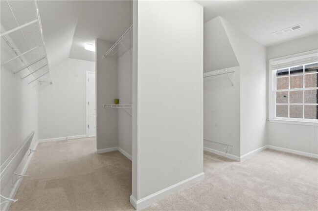 Building Photo - 3561 Carriage Glen Way
