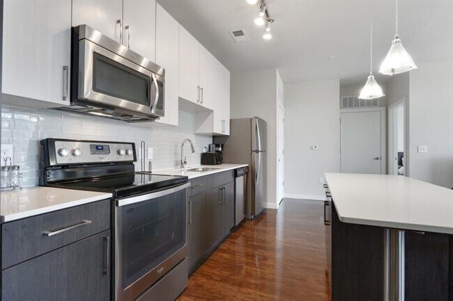 Building Photo - 299 N Highland Ave NE